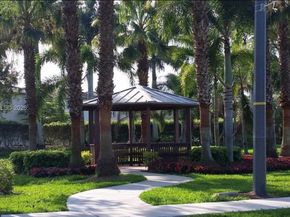 2928 SE 2nd St 8, Homestead FL 33033