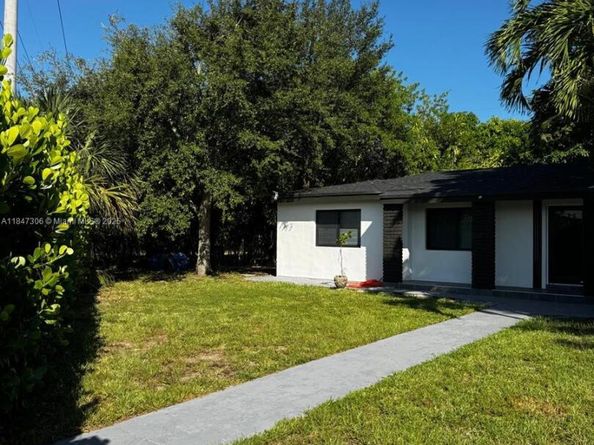 930 NE 163rd St, North Miami Beach FL 33162