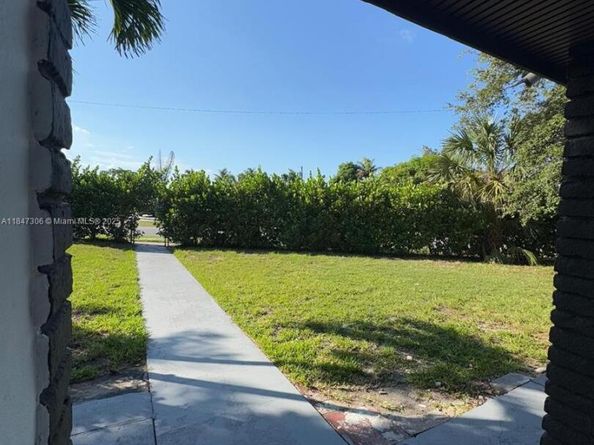 930 NE 163rd St, North Miami Beach FL 33162