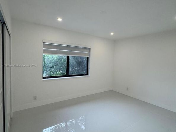 930 NE 163rd St, North Miami Beach FL 33162