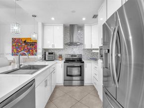 6221 Manchester Ln, Davie FL 33331
