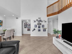 6221 Manchester Ln, Davie FL 33331