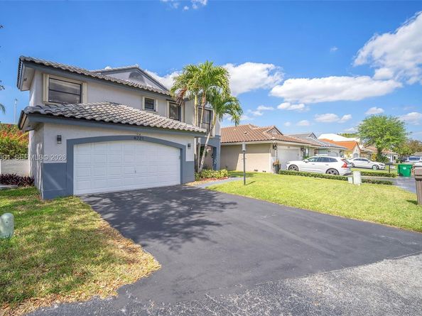 6221 Manchester Ln, Davie FL 33331