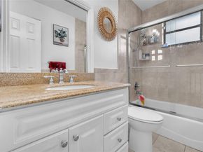 6221 Manchester Ln, Davie FL 33331