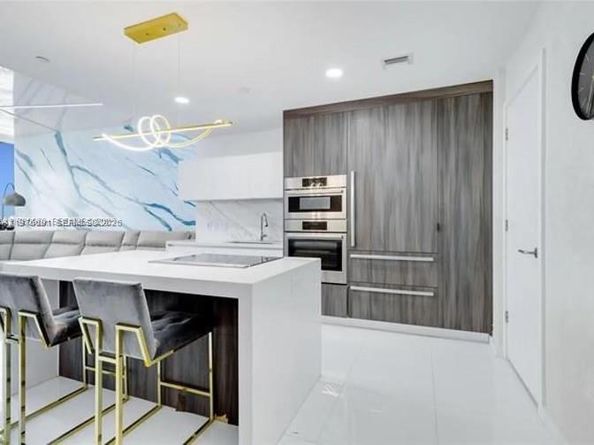 851 NE 1st Ave 3000, Miami FL 33132