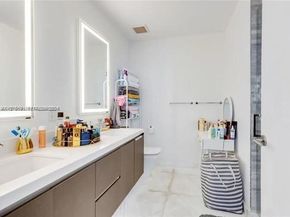 851 NE 1st Ave 3000, Miami FL 33132