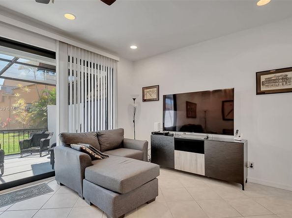 1541 NW 92nd Ave 186, Pembroke Pines FL 33024