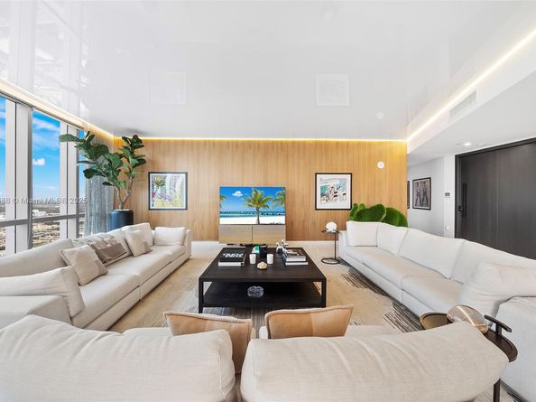 851 NE 1st Ave 5312, Miami FL 33132