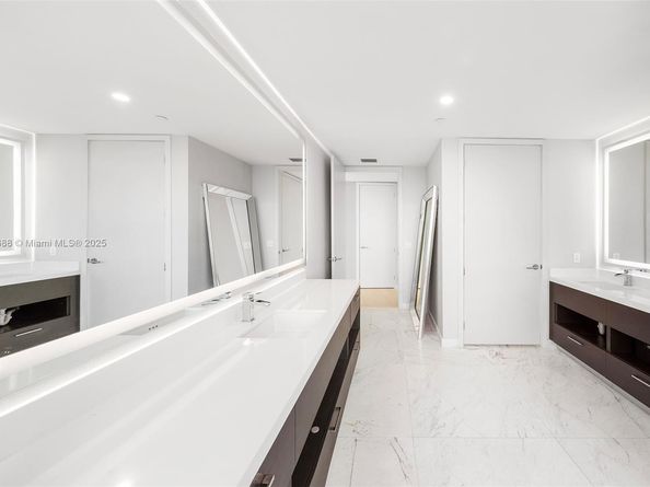 851 NE 1st Ave 5312, Miami FL 33132