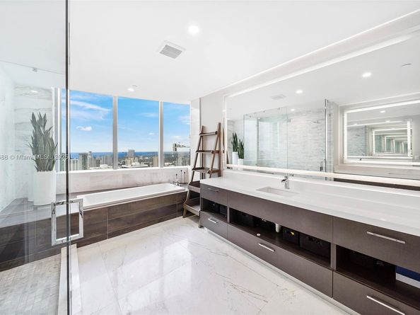 851 NE 1st Ave 5312, Miami FL 33132