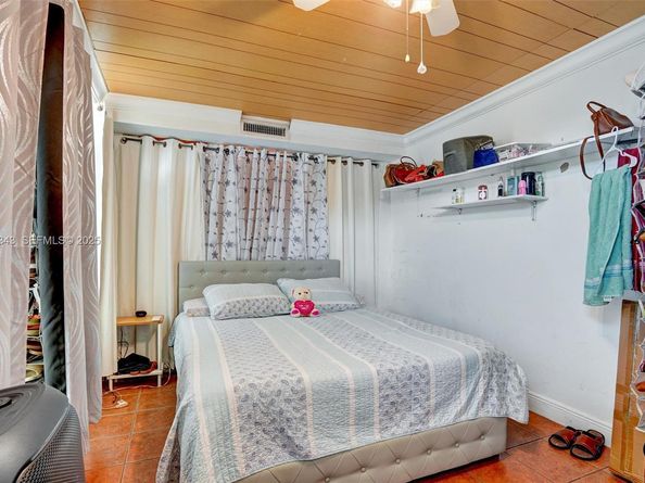 631 E 53rd St, Hialeah FL 33013