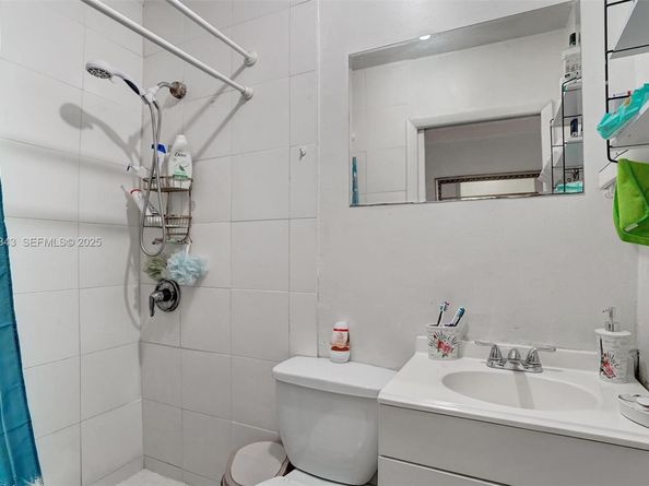 631 E 53rd St, Hialeah FL 33013