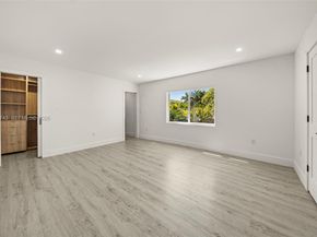 3166 Royal Palm Ave, Miami Beach FL 33140