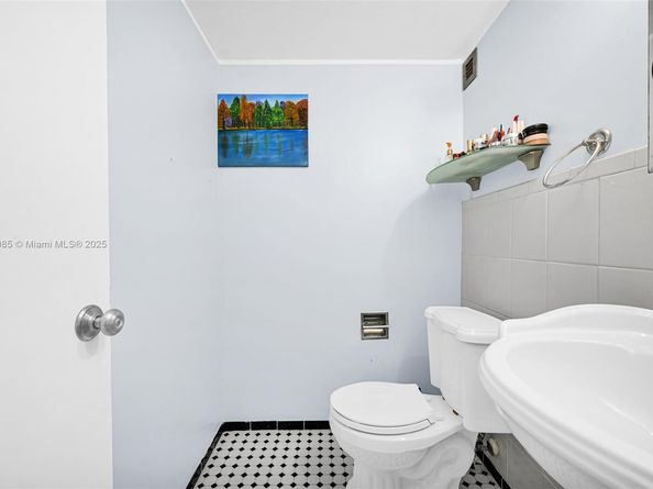 2841 NE 163rd St 710, North Miami Beach FL 33160