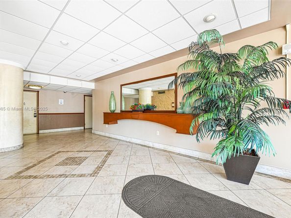 2841 NE 163rd St 710, North Miami Beach FL 33160