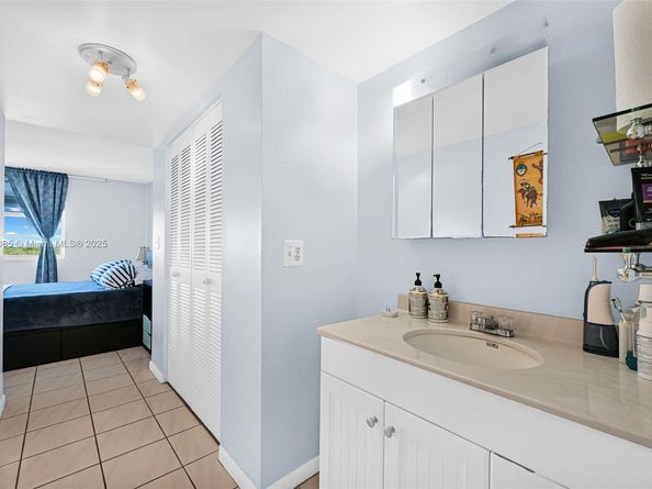2841 NE 163rd St 710, North Miami Beach FL 33160