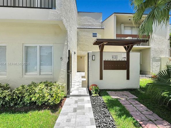 9133 Fontainebleau Blvd 5, Miami FL 33172