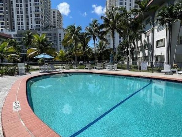 8107 SW 72nd Ave 423E, Miami FL 33143