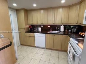 8107 SW 72nd Ave 423E, Miami FL 33143