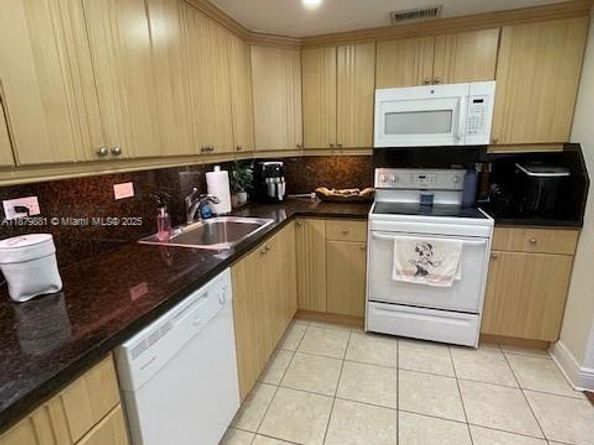 8107 SW 72nd Ave 423E, Miami FL 33143