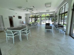 8107 SW 72nd Ave 423E, Miami FL 33143