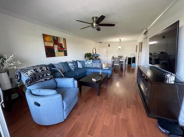 8107 SW 72nd Ave 423E, Miami FL 33143