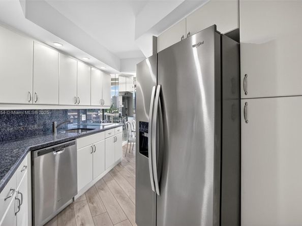 3610 Yacht Club Dr 508, Aventura FL 33180