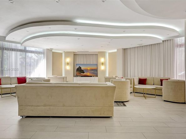 3610 Yacht Club Dr 508, Aventura FL 33180