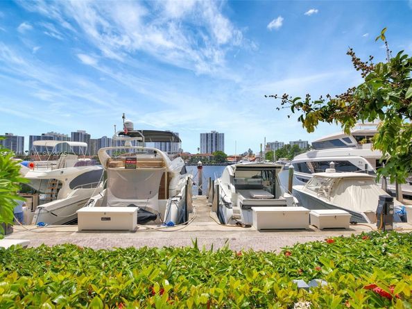 3610 Yacht Club Dr 508, Aventura FL 33180