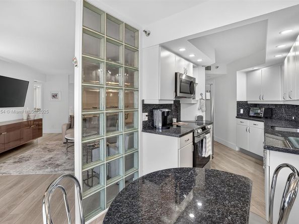 3610 Yacht Club Dr 508, Aventura FL 33180