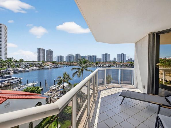 3610 Yacht Club Dr 508, Aventura FL 33180