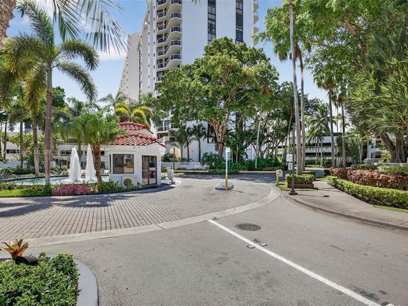 3610 Yacht Club Dr 508, Aventura FL 33180