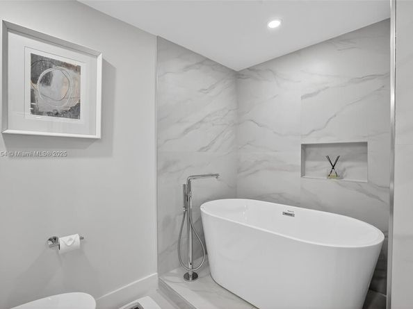 3610 Yacht Club Dr 508, Aventura FL 33180