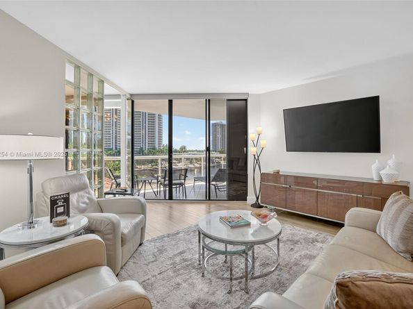 3610 Yacht Club Dr 508, Aventura FL 33180