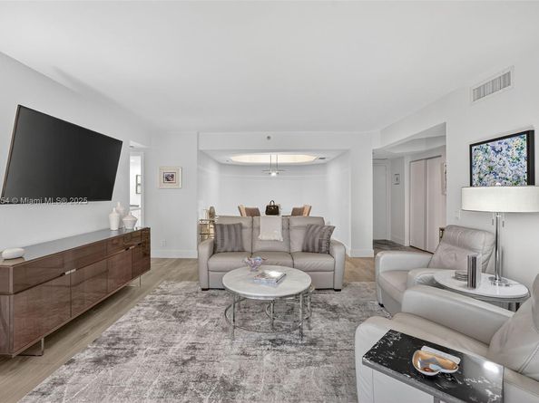 3610 Yacht Club Dr 508, Aventura FL 33180