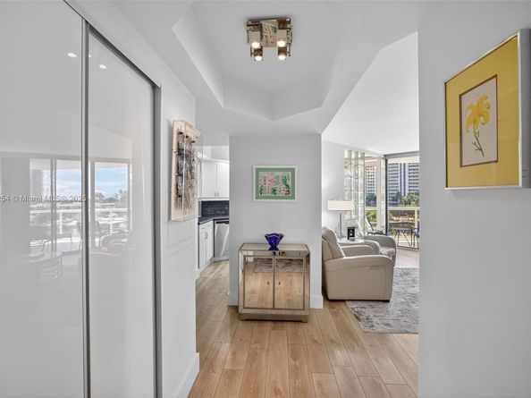 3610 Yacht Club Dr 508, Aventura FL 33180