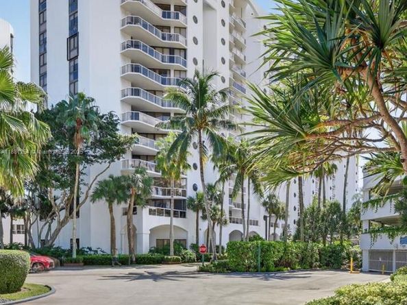 3610 Yacht Club Dr 508, Aventura FL 33180