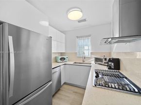 832 15th St 4, Miami Beach FL 33139