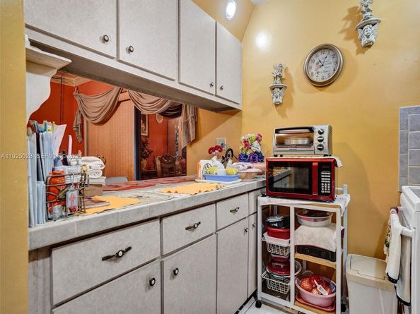 2770 NW 193rd Ter, Miami Gardens FL 33056