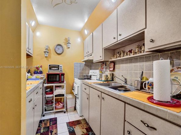 2770 NW 193rd Ter, Miami Gardens FL 33056