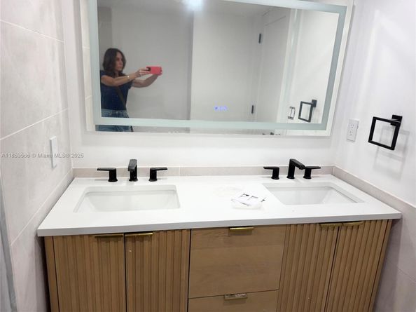 555 NE 15th St 21I, Miami FL 33132