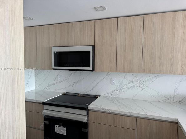 555 NE 15th St 21I, Miami FL 33132