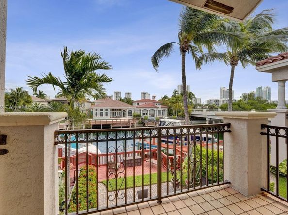 1385 Harbor Vw E, Hollywood FL 33019