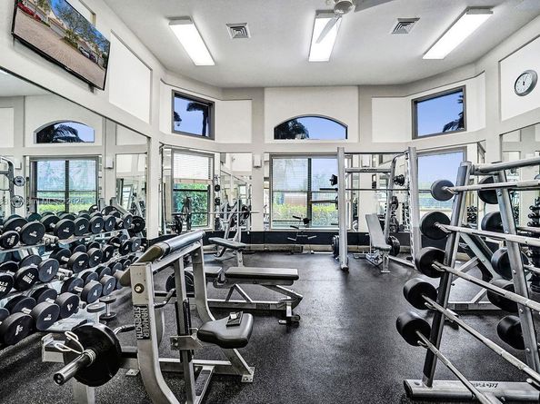 1385 Harbor Vw E, Hollywood FL 33019