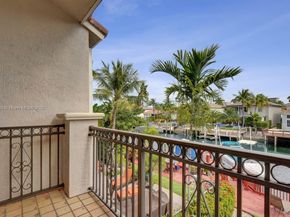 1385 Harbor Vw E, Hollywood FL 33019