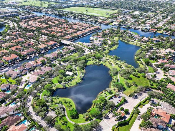 1385 Harbor Vw E, Hollywood FL 33019