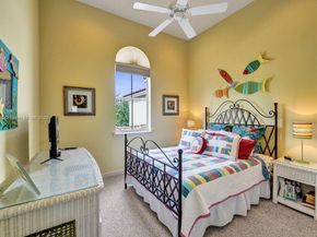 1385 Harbor Vw E, Hollywood FL 33019