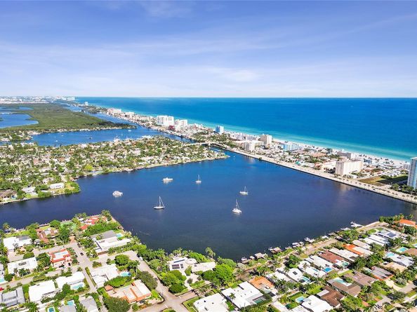 1385 Harbor Vw E, Hollywood FL 33019