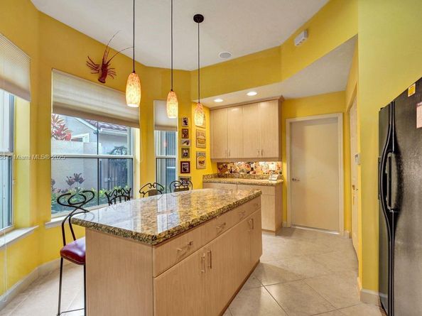 1385 Harbor Vw E, Hollywood FL 33019