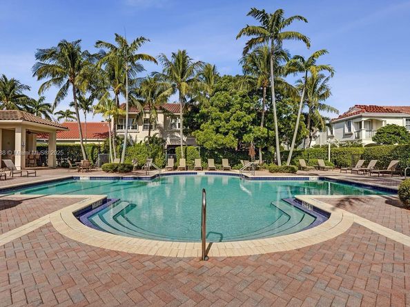 1385 Harbor Vw E, Hollywood FL 33019